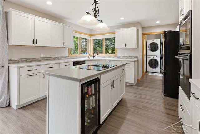 6102 Oak Meadows Court, Midland, MI 48640