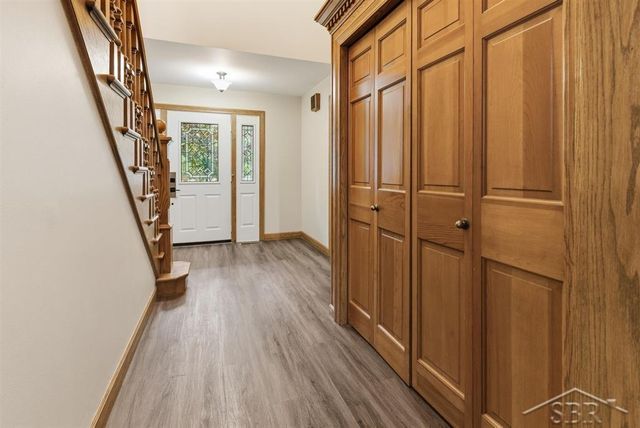 6102 Oak Meadows Court, Midland, MI 48640