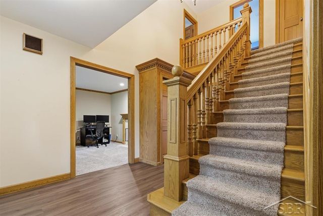 6102 Oak Meadows Court, Midland, MI 48640