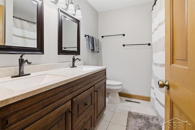 6102 Oak Meadows Court, Midland, MI 48640