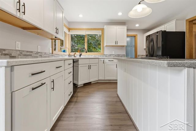 6102 Oak Meadows Court, Midland, MI 48640
