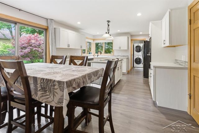 6102 Oak Meadows Court, Midland, MI 48640