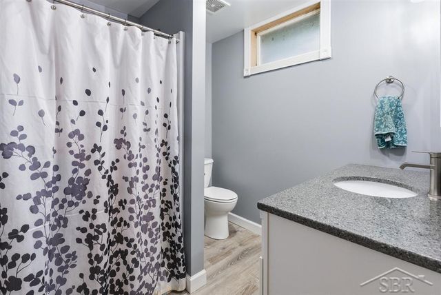 6102 Oak Meadows Court, Midland, MI 48640