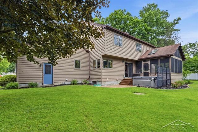 6102 Oak Meadows Court, Midland, MI 48640