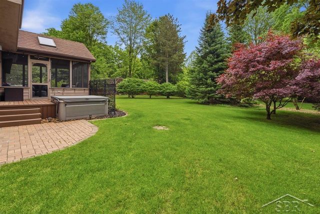 6102 Oak Meadows Court, Midland, MI 48640