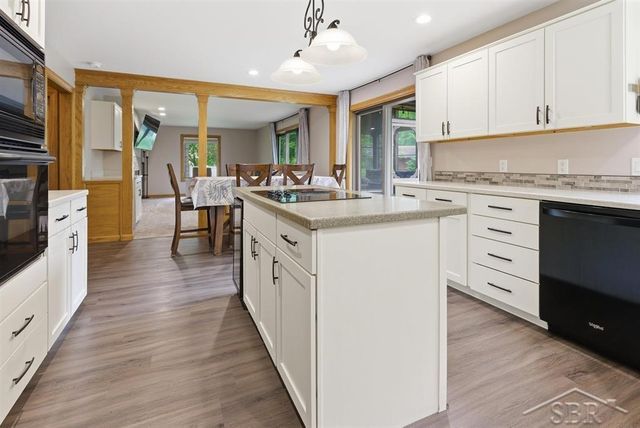 6102 Oak Meadows Court, Midland, MI 48640