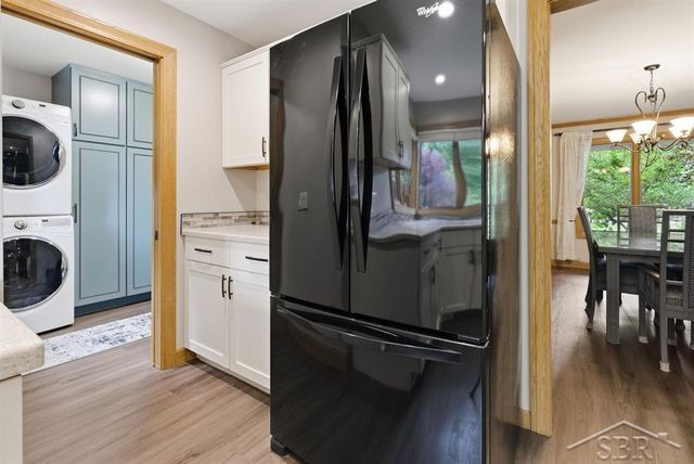 6102 Oak Meadows Court, Midland, MI 48640