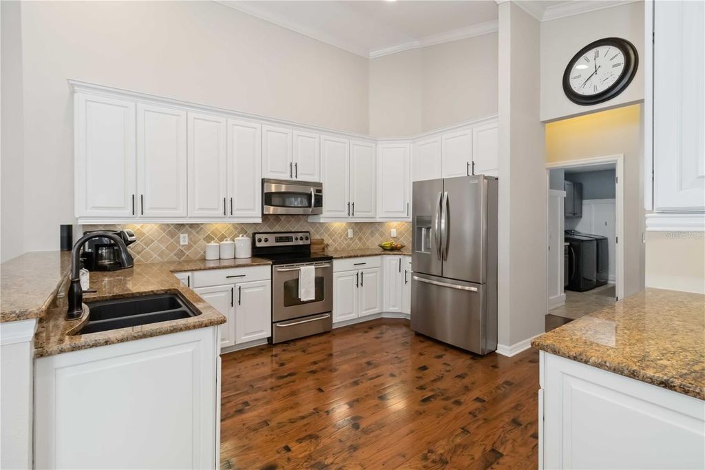 Image 11 of property listing at 2007 RAVEN MANOR DRIVE, Dover, FL 33527