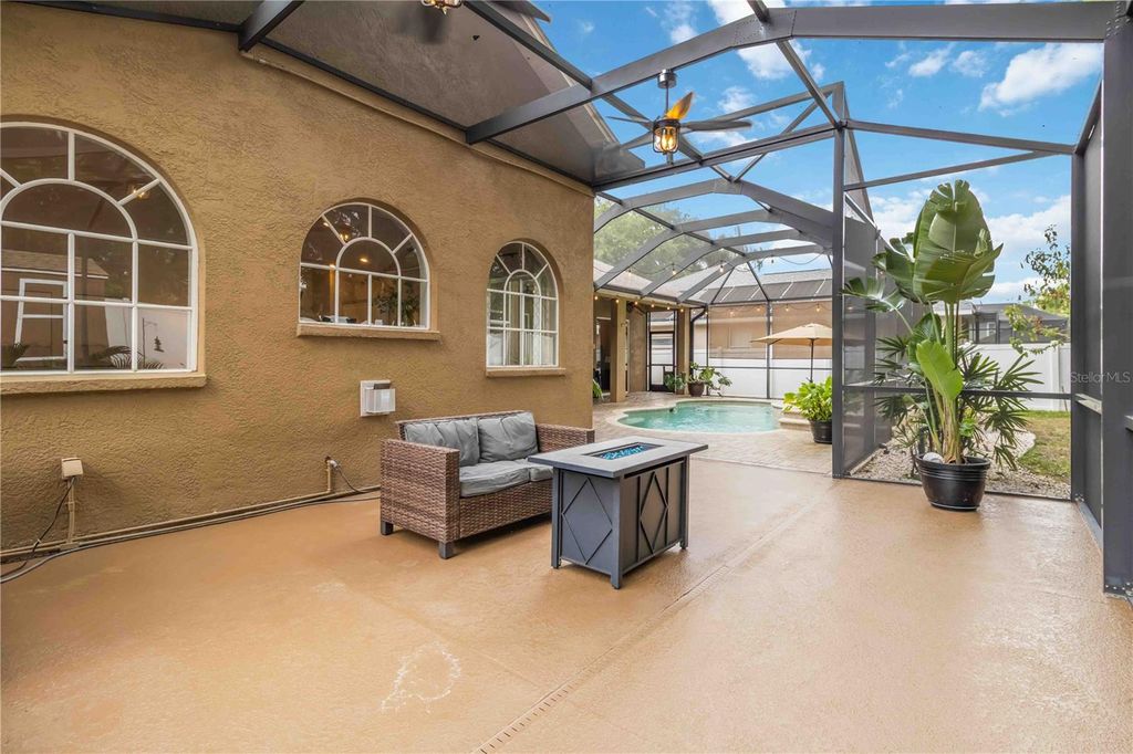 Image 29 of property listing at 2007 RAVEN MANOR DRIVE, Dover, FL 33527