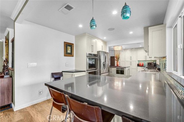 22935 Sylvan Street, Woodland Hills (los Angeles), CA 91367