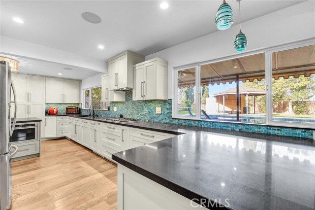 22935 Sylvan Street, Woodland Hills (los Angeles), CA 91367