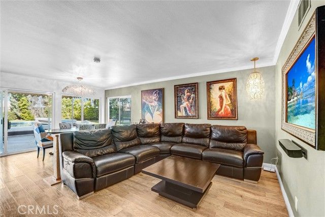 22935 Sylvan Street, Woodland Hills (los Angeles), CA 91367