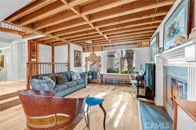 22935 Sylvan Street, Woodland Hills (los Angeles), CA 91367