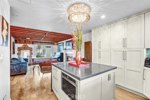 22935 Sylvan Street, Woodland Hills (los Angeles), CA 91367