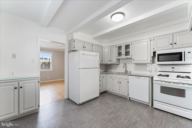 221 W MARTIN LN, Norwood, PA 19074