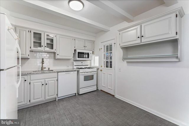 221 W MARTIN LN, Norwood, PA 19074