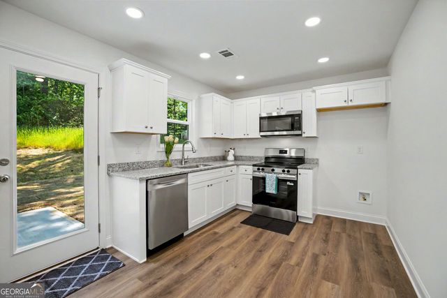 407 Barnetts Bridge Road, Jackson, GA 30233