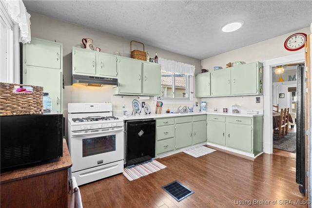 2221 McLean Avenue, New Albany, IN 47150