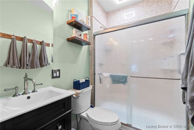 2221 McLean Avenue, New Albany, IN 47150