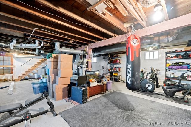 2221 McLean Avenue, New Albany, IN 47150