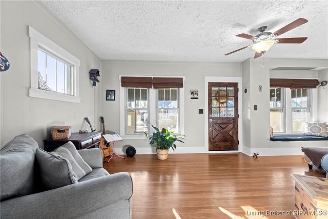 2221 McLean Avenue, New Albany, IN 47150