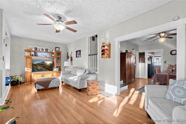 2221 McLean Avenue, New Albany, IN 47150