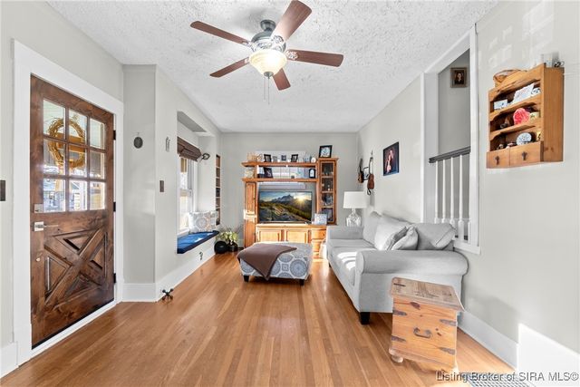 2221 McLean Avenue, New Albany, IN 47150