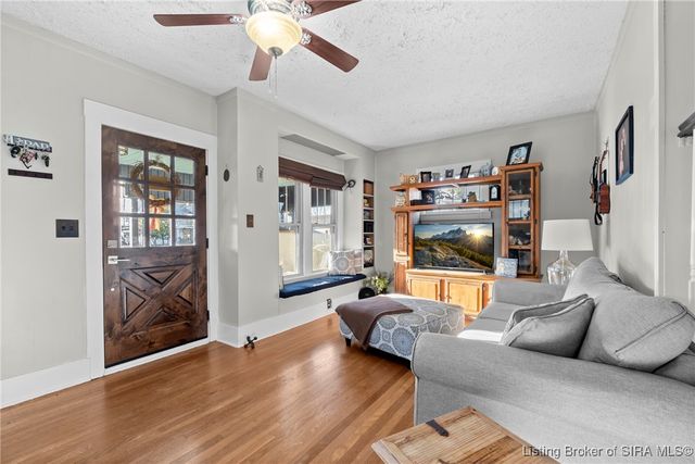 2221 McLean Avenue, New Albany, IN 47150