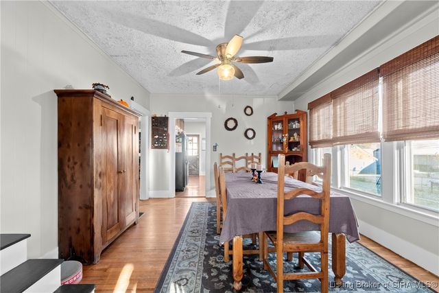 2221 McLean Avenue, New Albany, IN 47150