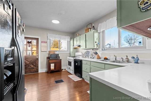 2221 McLean Avenue, New Albany, IN 47150