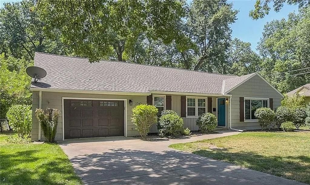 2545 W 89th Street, Leawood, KS 66206