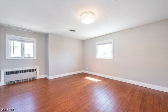 40 Winslow Ter, Fair Lawn Boro, NJ 07410