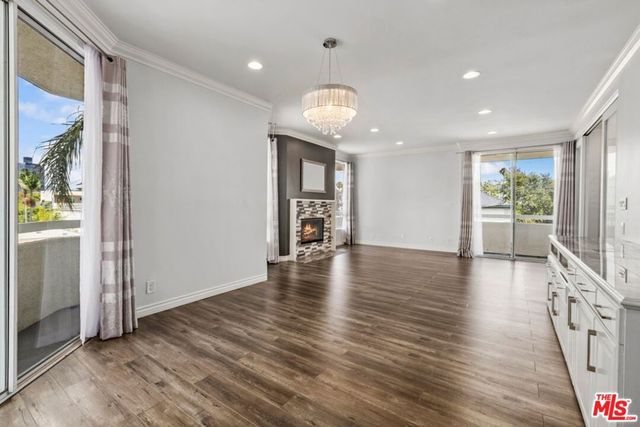 1002 S Burnside Avenue 203, Los Angeles, CA 90019