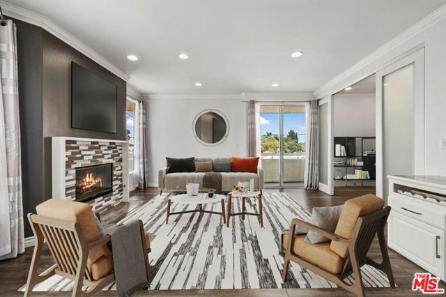 1002 S Burnside Avenue 203, Los Angeles, CA 90019