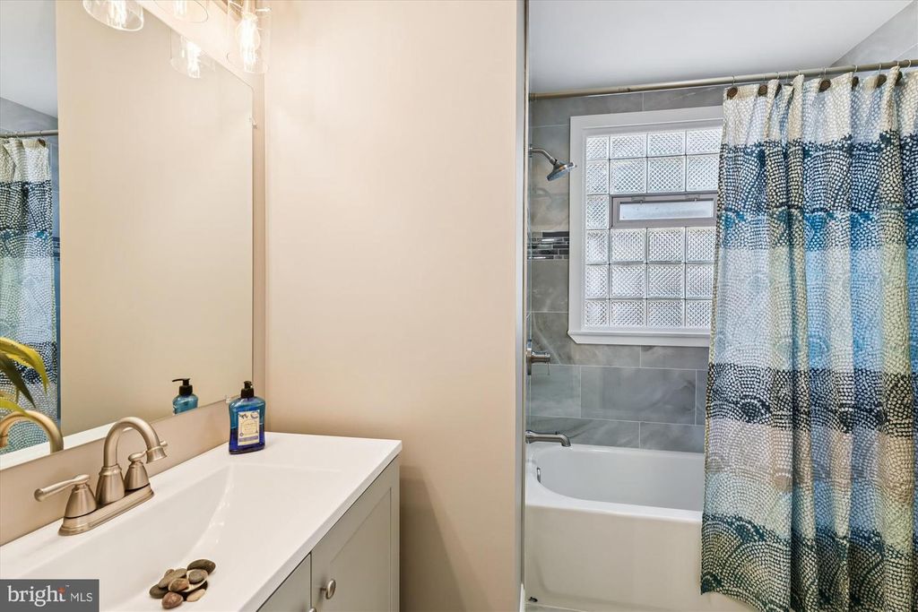 Image 15 of property listing at 3542 LYNNE HAVEN DR, Baltimore, MD 21244