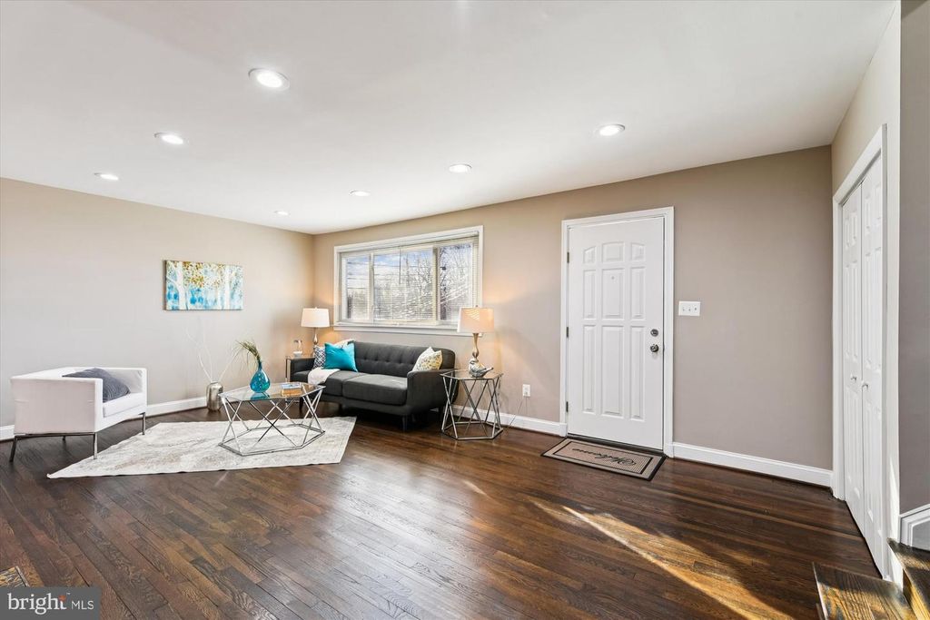 Image 4 of property listing at 3542 LYNNE HAVEN DR, Baltimore, MD 21244