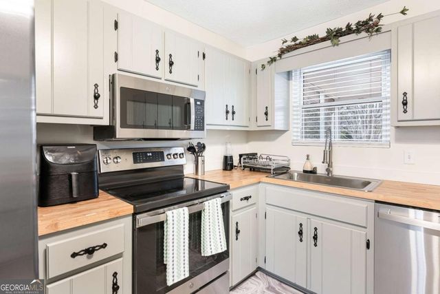 1426 Raintree Drive, Snellville, GA 30078