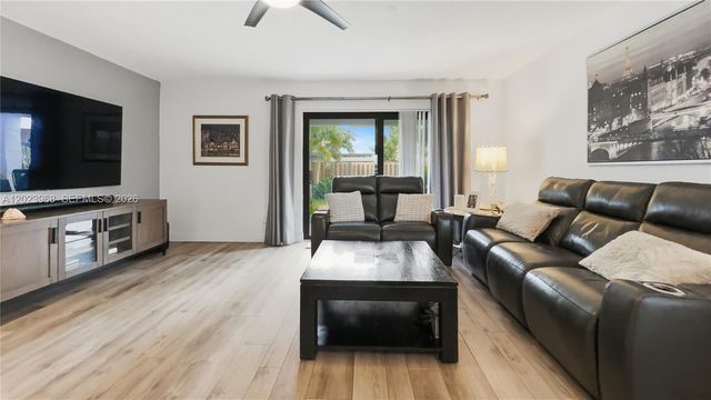 201 NW 106th Ter, Pembroke Pines, FL 33026