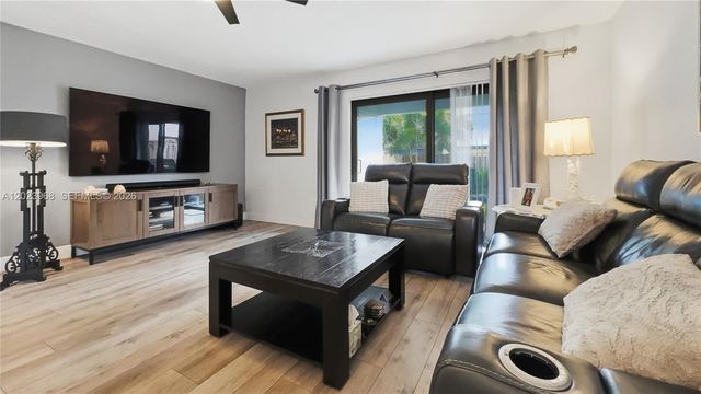 201 NW 106th Ter, Pembroke Pines, FL 33026