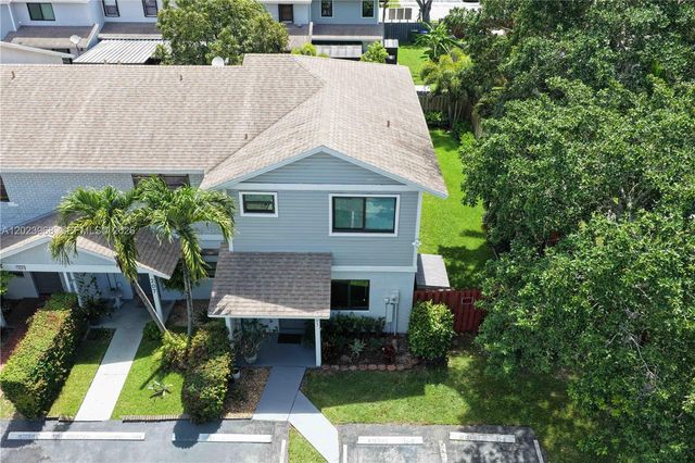 201 NW 106th Ter, Pembroke Pines, FL 33026