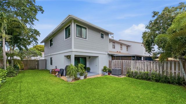 201 NW 106th Ter, Pembroke Pines, FL 33026