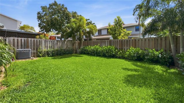 201 NW 106th Ter, Pembroke Pines, FL 33026