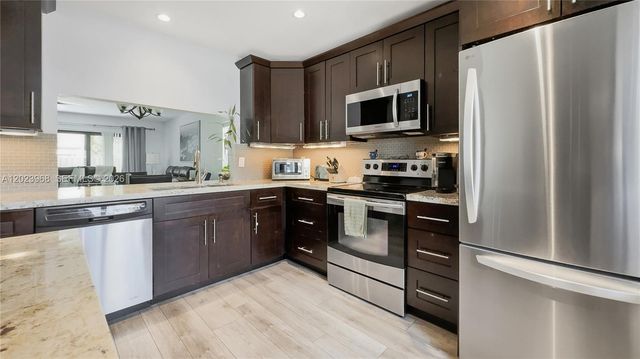 201 NW 106th Ter, Pembroke Pines, FL 33026