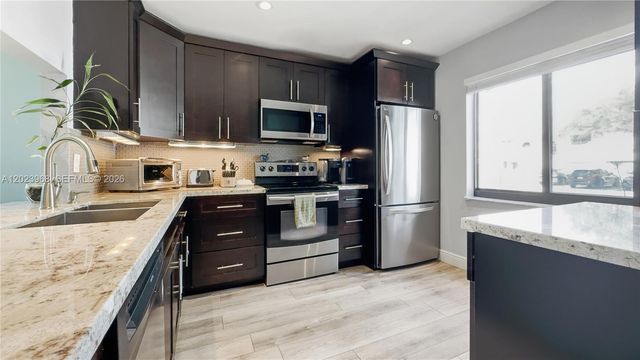 201 NW 106th Ter, Pembroke Pines, FL 33026