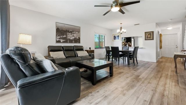 201 NW 106th Ter, Pembroke Pines, FL 33026