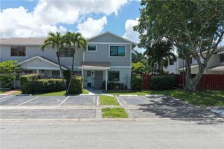 201 NW 106th Ter, Pembroke Pines, FL 33026