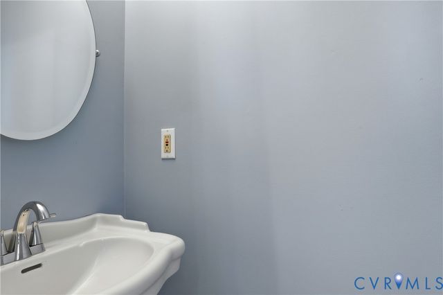 5716 Saddle Hill Dr, Midlothian, VA 23112