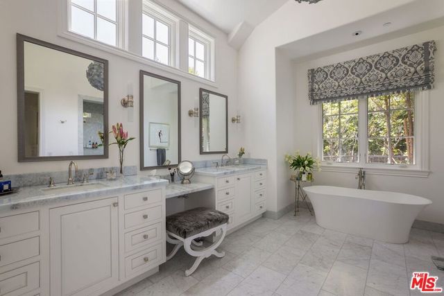 2210 Triunfo Place, Agoura Hills, CA 91301