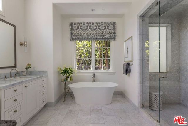 2210 Triunfo Place, Agoura Hills, CA 91301