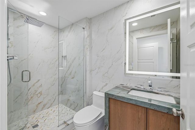 11 BAYMONT STREET 907, Clearwater Beach, FL 33767